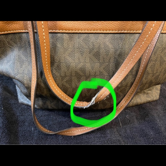 Used Coach bag, see pictures for arm strap needs to be fixed - Picture 7 of 8